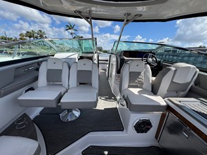 Four Winns H350 13