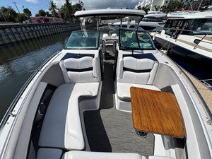 Four Winns H350 29