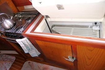 ALE ER RON 14 Galley Fridge