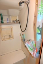 ALE ER RON 27 Master Shower