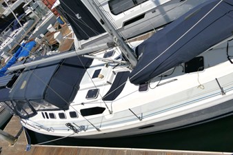 ALE ER RON 48 Dockside Cabin top