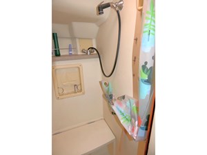 ALE ER RON 33 Master Shower