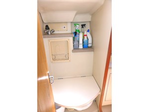 ALE ER RON 39 Guest Shower