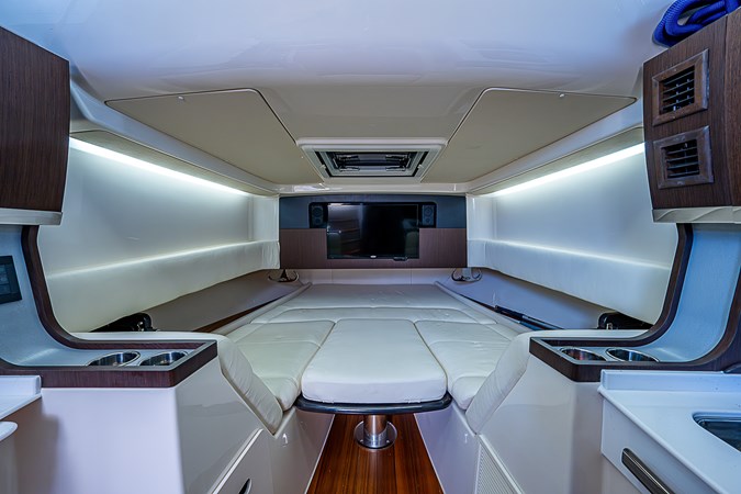 45_grady_white_cabin_4