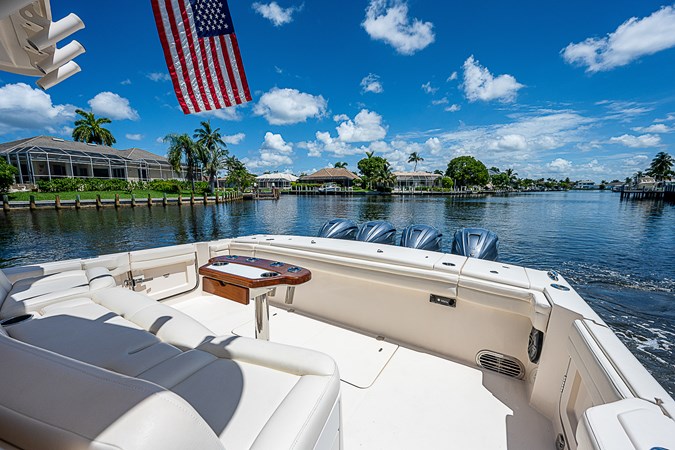 45_grady_white_cockpit_1