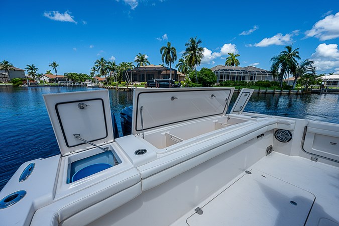 45_grady_white_cockpit_4