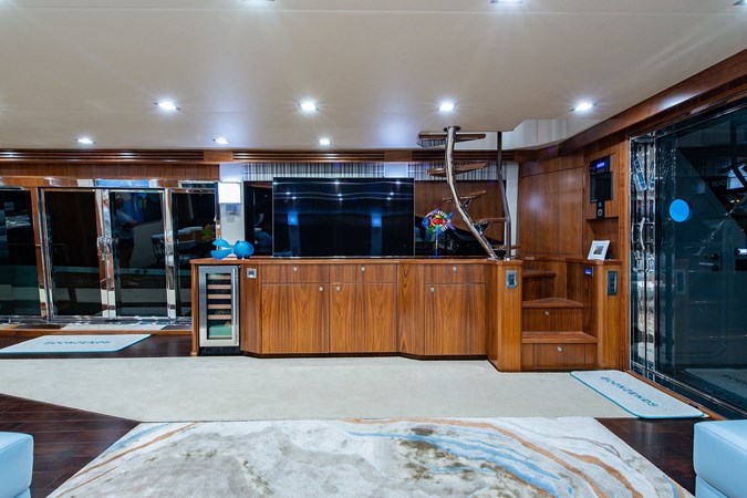 Salon Looking to Stbd. 