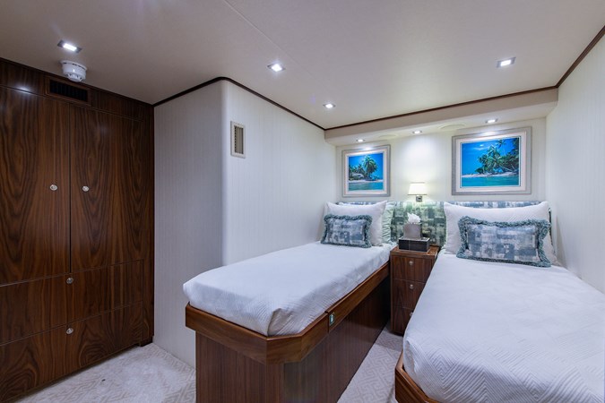 Guest Starboard Twin Cabin 