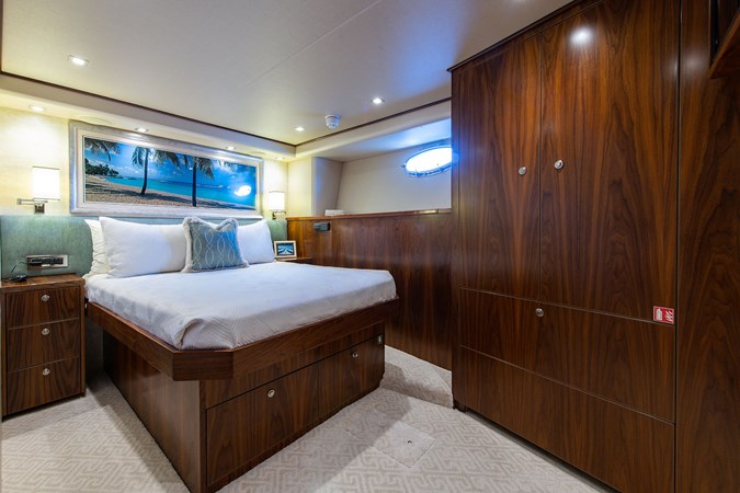 Port Guest Cabin Looking Aft 