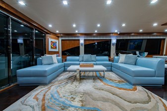 Salon Looking to Port 
