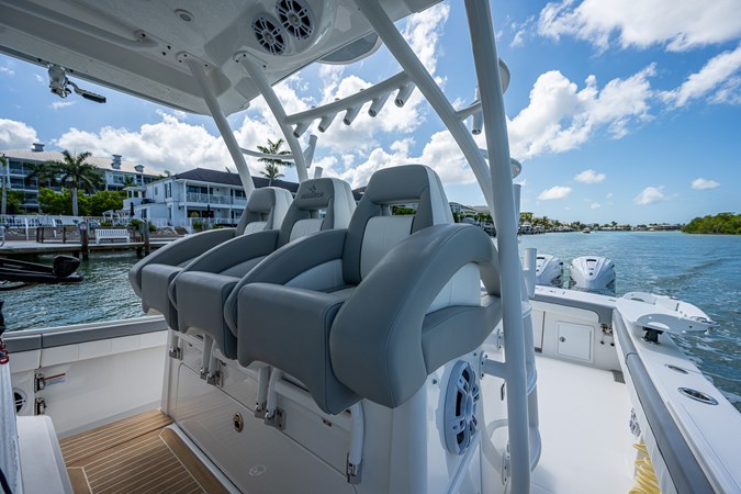 41_regulator_dog_house_ii_helm_5