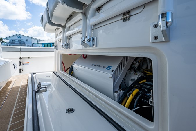 41_regulator_dog_house_ii_helm_7