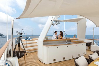Robbie Bobby 10 11. Sundeck