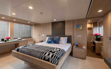Robbie Bobby 23 24. Master Cabin
