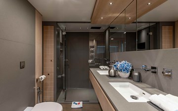 Robbie Bobby 28 29. Master Ensuite