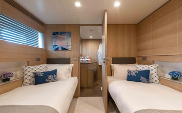 Robbie Bobby 36 37. Twin Cabin