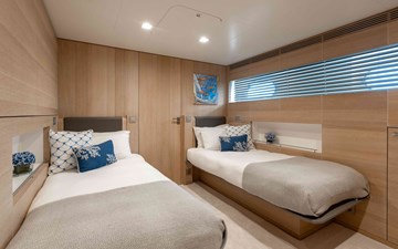 Robbie Bobby 38 39. Twin Cabin