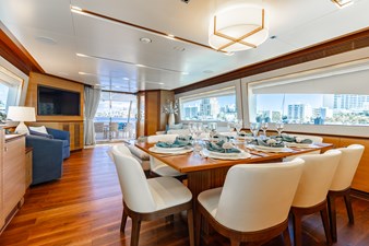 Q 11 Q Formal Dining