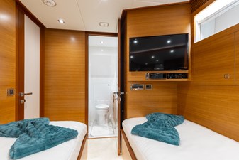 Q 30 Q Stbd Twin Stateroom