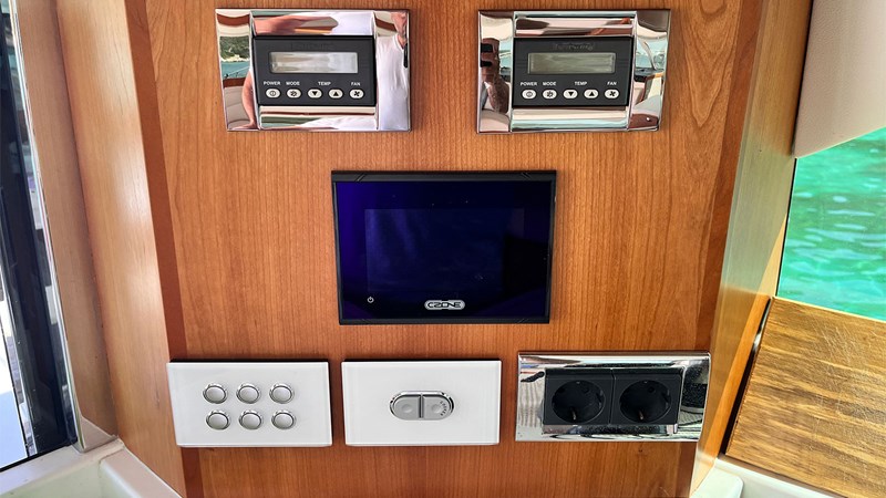 2018 Riviera 43 Open Bridge sea zone panel