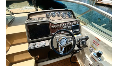 2016 Sea Ray 310 Sundancer 3