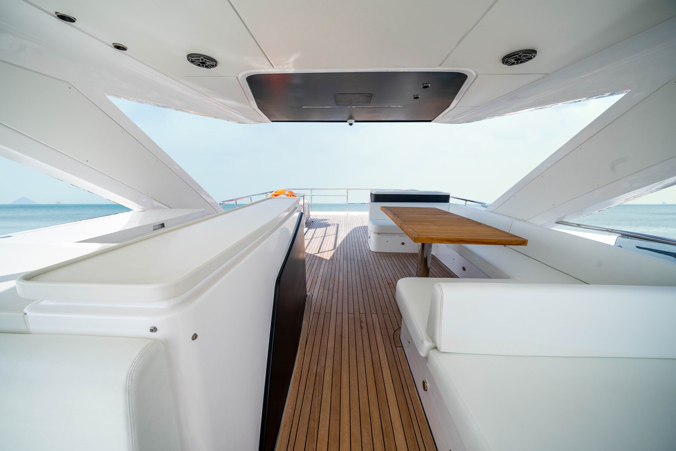 PHOTOS OF MAJESTY YACHTS 72 FOR SALE
