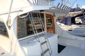 BITE ME 27 Dockside Entrance