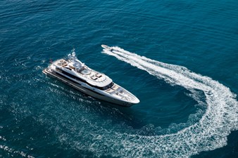 AMIGOS 46 Running shot