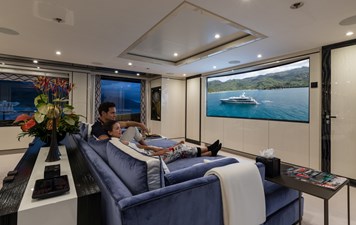 AMIGOS 6 Main Saloon