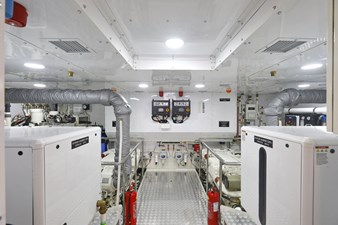 TORTURA 45 Engine Room_1