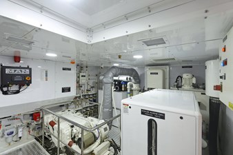 TORTURA 46 Engine Room_2