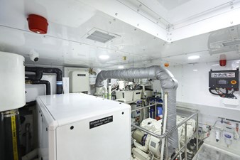 TORTURA 47 Engine Room_3