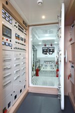 TORTURA 48 Engine Room_4