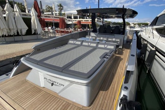 CANADOS GLADIATOR 493 OUTBOARD_2