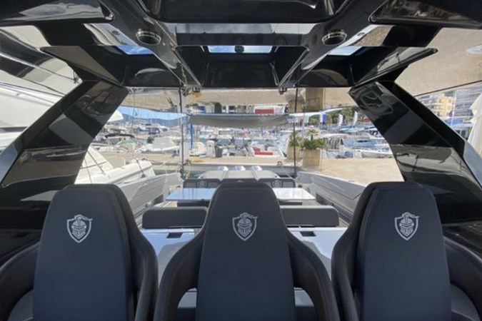 CANADOS GLADIATOR 493 OUTBOARD_7