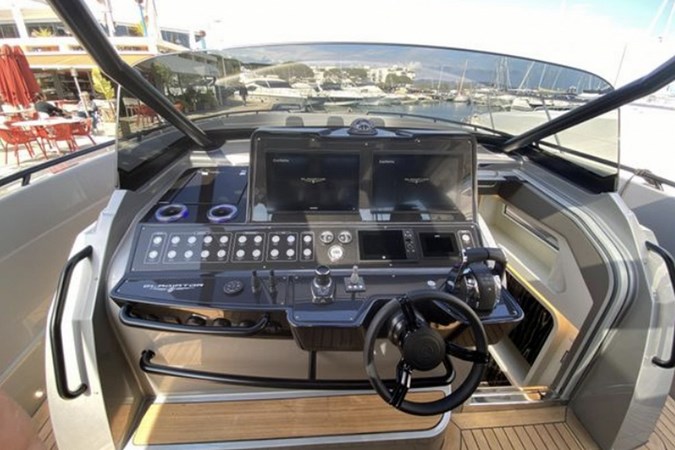CANADOS GLADIATOR 493 OUTBOARD_10