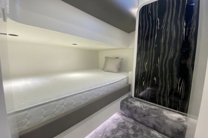 CANADOS GLADIATOR 493 OUTBOARD_19