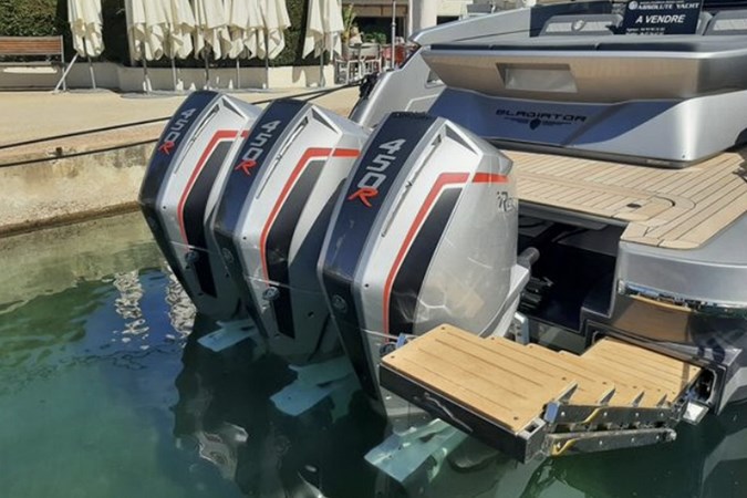 CANADOS GLADIATOR 493 OUTBOARD_23