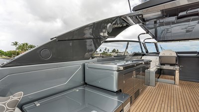 BABY PEARL 6 Cockpit BBQ Looking Forward To Port