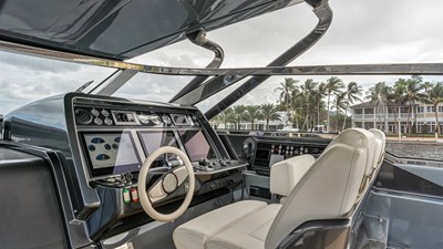BABY PEARL 10 Helm Looking Forward To Starboard