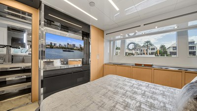 BABY PEARL 20 Master Stateroom Looking Forward To Starboard 