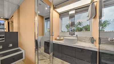 BABY PEARL 22 Master Stateroom Bath 