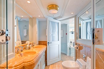 MOSAIQUE 10 VIP Stateroom Bath 