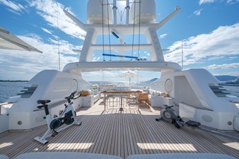 MOSAIQUE 27 Sundeck Looking Forward 