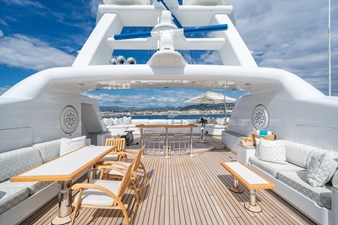 MOSAIQUE 32 Sundeck Dining And Seating Area Looking Aft 