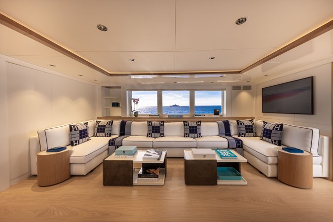 Sky lounge / 7th cabin