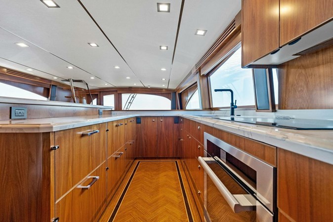 TEAM MAYHEM - Yacht zu verkaufen