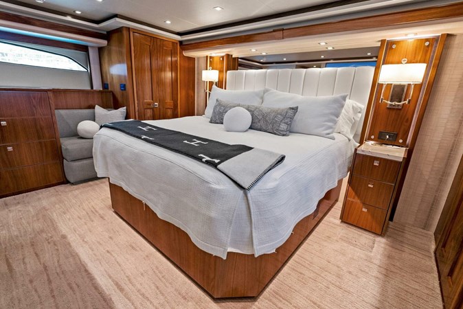 TEAM MAYHEM - Yacht zu verkaufen