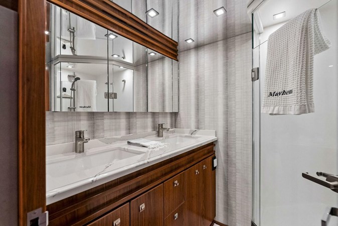 TEAM MAYHEM - Yacht zu verkaufen