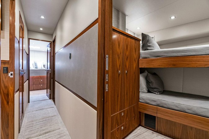 TEAM MAYHEM - Yacht zu verkaufen